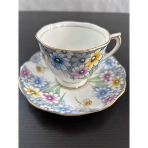 Royal Albert Bone China Teacup and Saucer Set 1724 Floral Daisy England Vintage